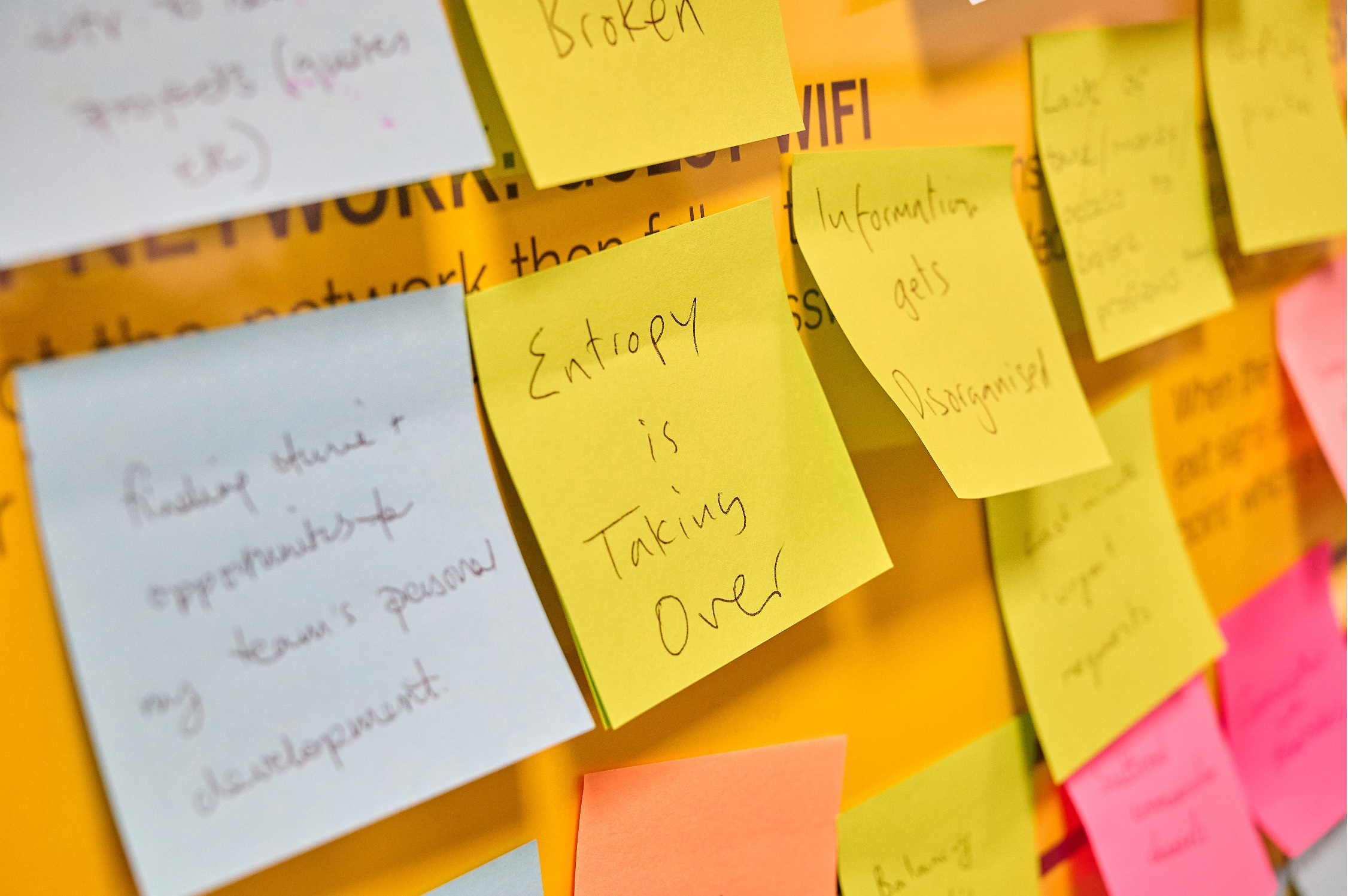 Post-its showing systemic problems